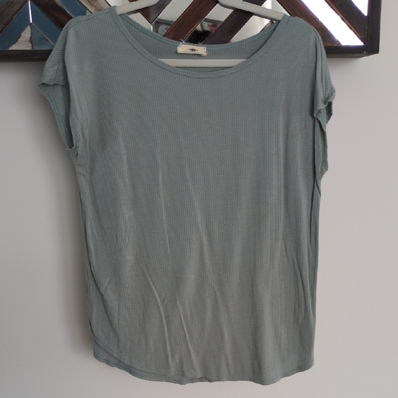 rebel society Tops - Casual Ribbed Short Sleeve Top in Sage